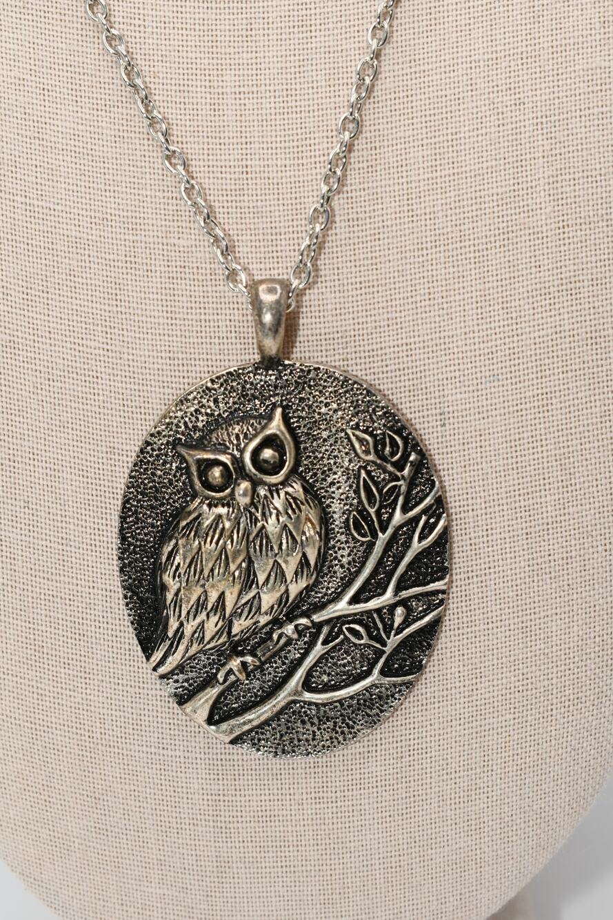 Vintage Owl Pendant Necklace Silver Tone Large Oval 28” Chain